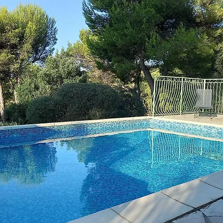 Terre-brulee Villa *